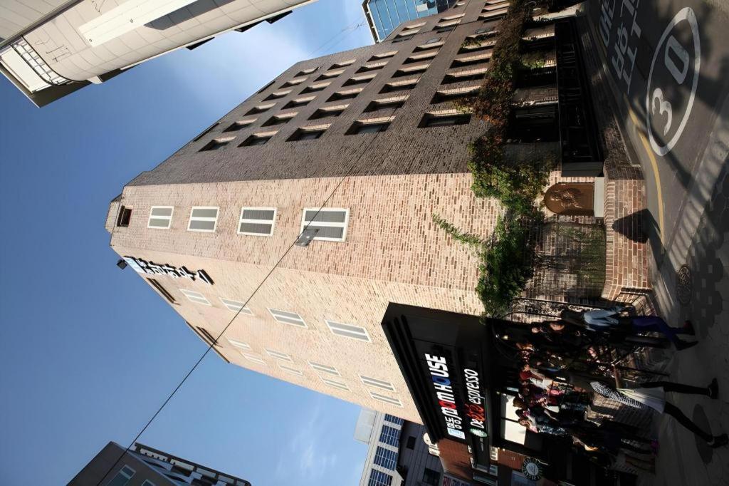 Myeongdong Mom House Hotel Seoul Exterior photo