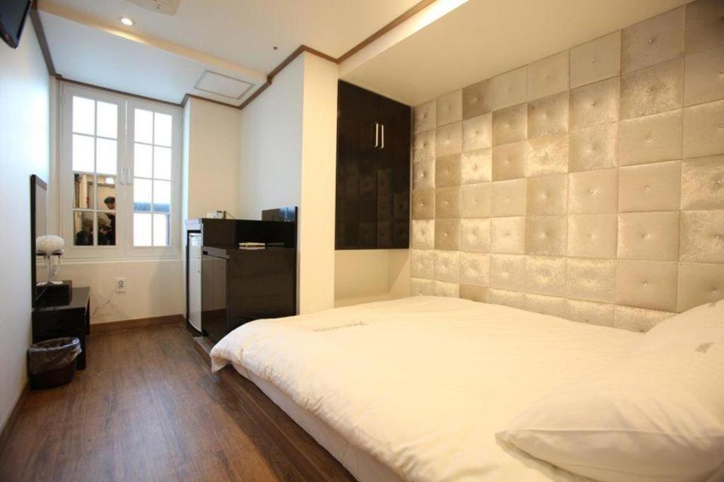 Myeongdong Mom House Hotel Seoul Exterior photo