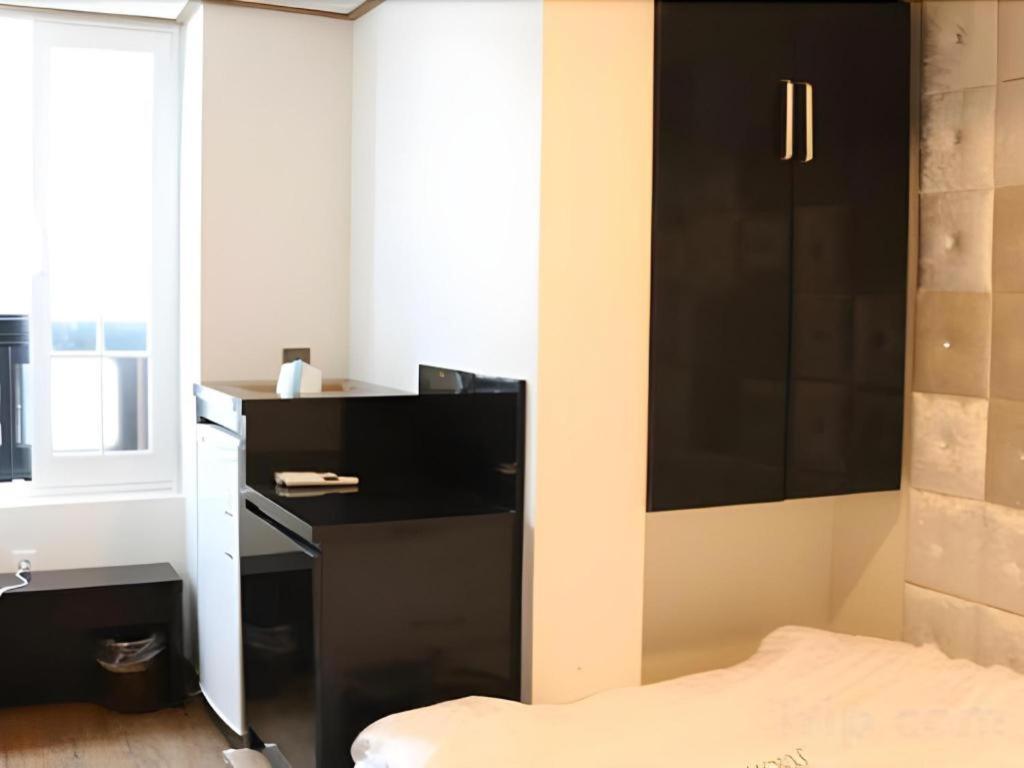 Myeongdong Mom House Hotel Seoul Exterior photo