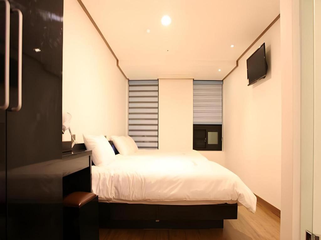 Myeongdong Mom House Hotel Seoul Exterior photo
