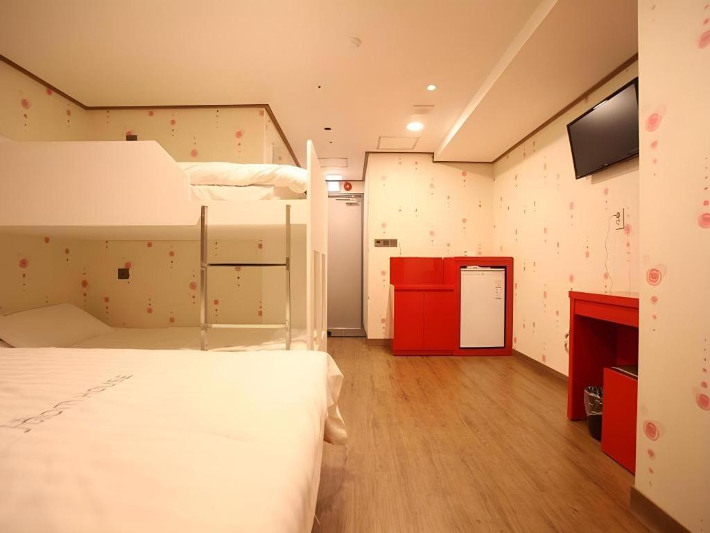 Myeongdong Mom House Hotel Seoul Exterior photo
