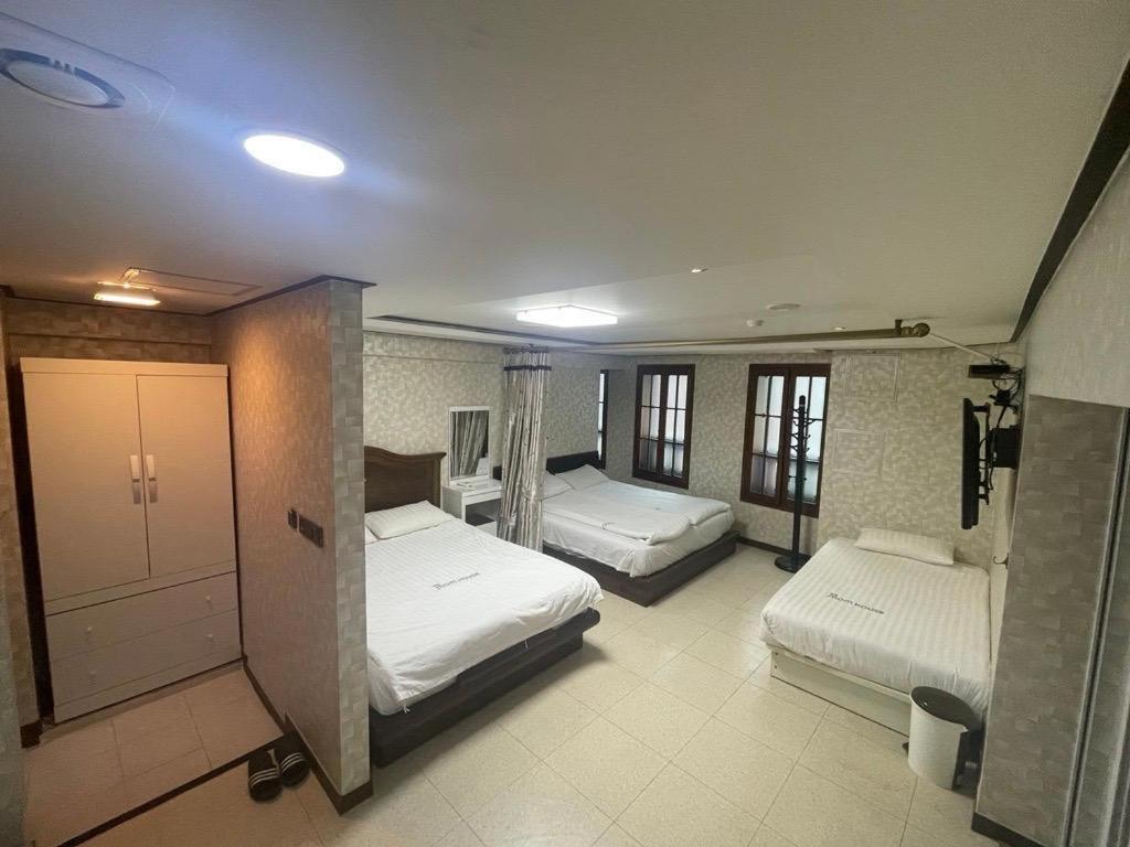 Myeongdong Mom House Hotel Seoul Exterior photo