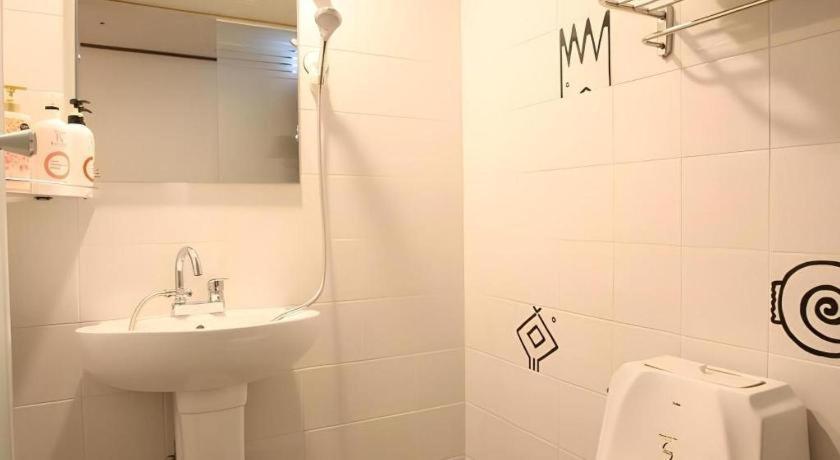 Myeongdong Mom House Hotel Seoul Exterior photo