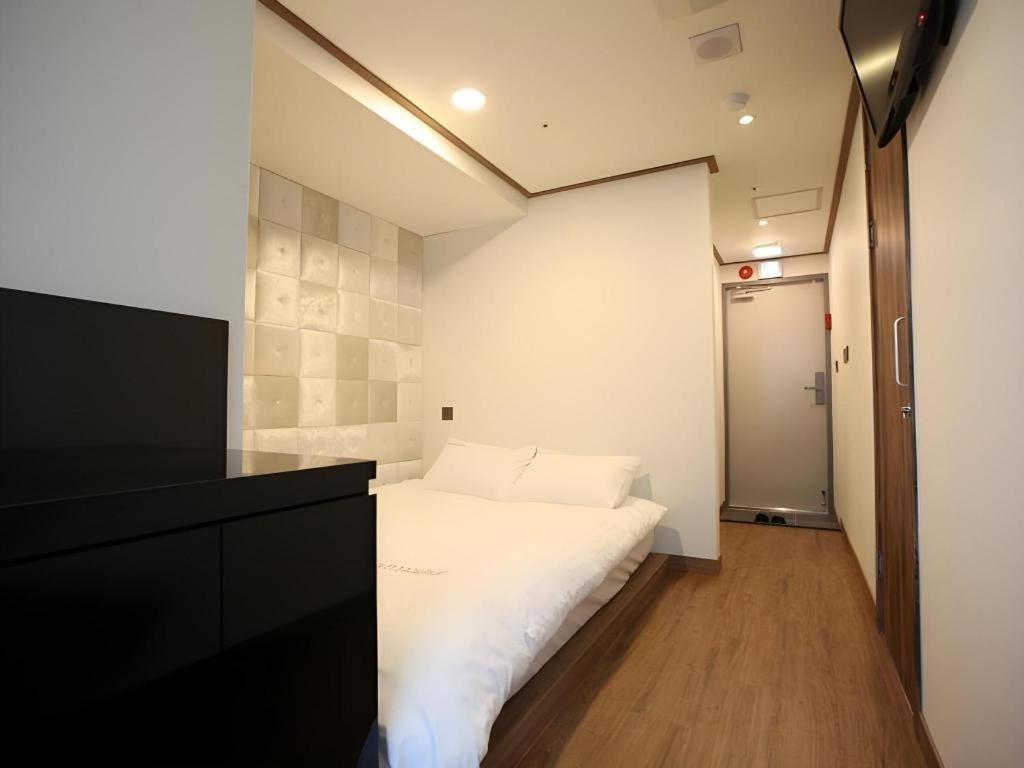 Myeongdong Mom House Hotel Seoul Exterior photo